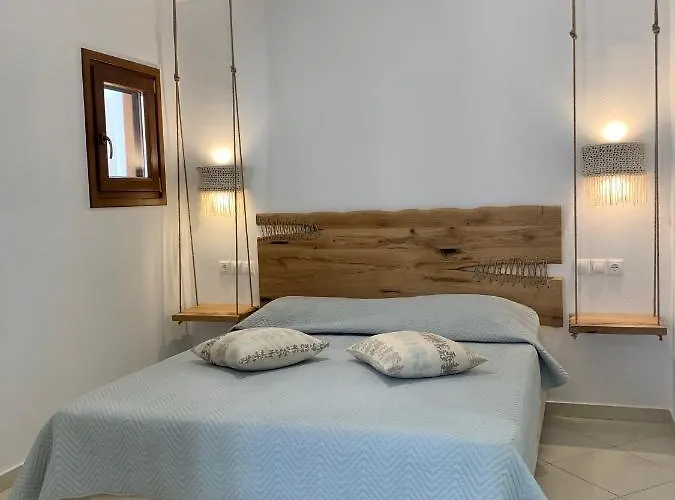 Christine Agia Anna (Naxos)